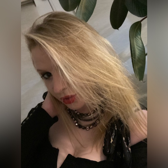 Meet your Posher, Mana - Picture 2 of 2